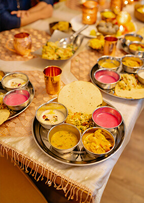 Maaruti Tour & Travels - Enjot the hopitality & amazing food.